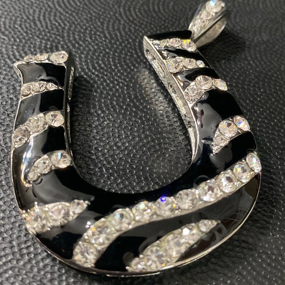 Vintage Silver tone horseshoe with rhinestone Pendant in Zebra Pattern necklace - Picture 6 of 10